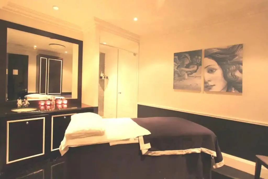 Elegant Cape Royale Suite Cape Town
